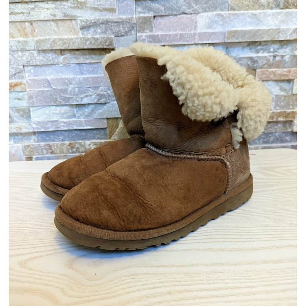 UGG Australia 5991 Bailey Button Boots Chestnut Girls Size 5M